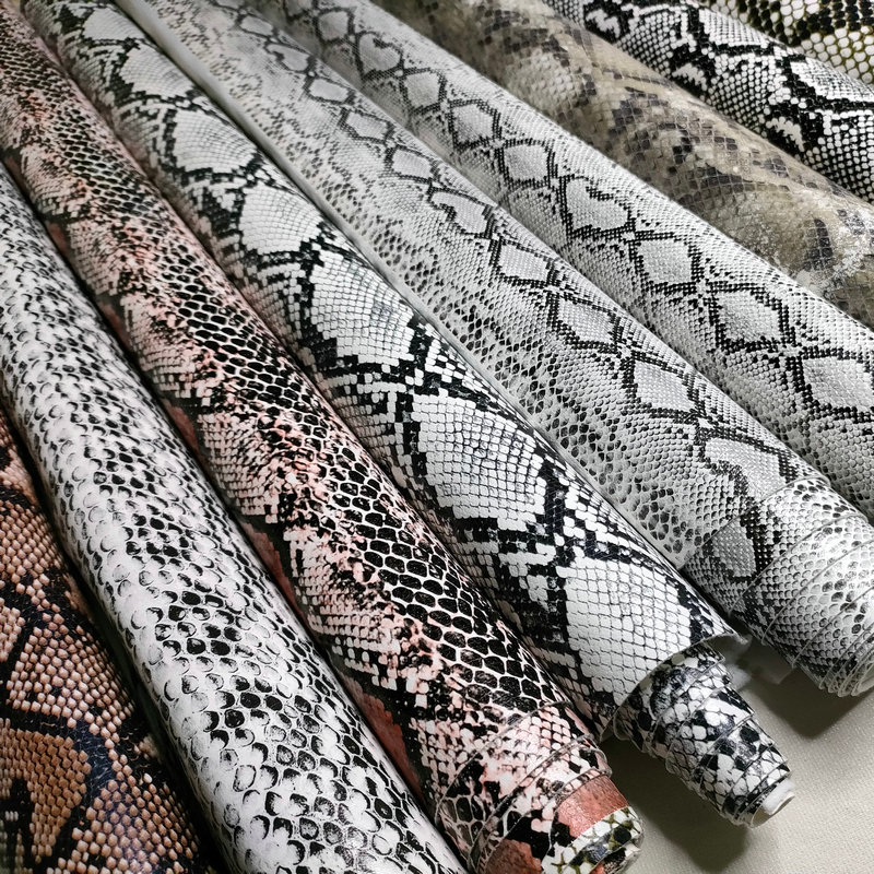 蛇皮纹皮革面料PU蟒蛇纹箱包革包装皮带人造皮料软包动漫服装革